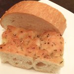 チェルバイア - プランツォＡ 1200円 のフォカッチャとバゲット