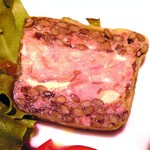 キッチャーノ - 本日のランチ 1200円 の自家製パテ