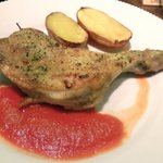 キッチャーノ - 本日のランチ+カフェ 1500円 の鶏もも肉の香草パン粉焼き トマトソース添え