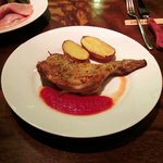 キッチャーノ - 本日のランチ+カフェ 1500円 の鶏もも肉の香草パン粉焼き トマトソース添え