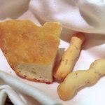 キッチャーノ - 本日のランチ+カフェ 1500円 の自家製パン