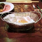 キッチャーノ - 本日のランチ+カフェ 1500円 の自家製パン