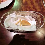 キッチャーノ - 本日のランチ+カフェ 1500円 の自家製パン