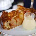 ラ・メゾン・キオイ - 2段目プレート：温めてからサーブされるアップルパイ