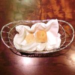 キッチャーノ - 本日のランチ+カフェ 1500円 の自家製パン