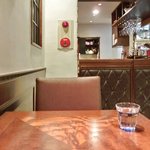 キッチャーノ - 店内のテーブル席の風景です