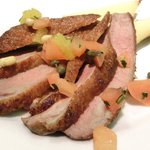 キッチャーノ - 本日のランチ+カフェ 1500円 の鴨胸肉のローストオレンジ・トマト・松の実のソース添え