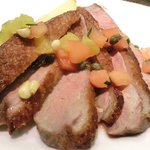 キッチャーノ - 本日のランチ+カフェ 1500円 の鴨胸肉のローストオレンジ・トマト・松の実のソース添え