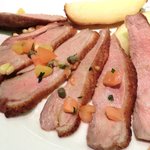 キッチャーノ - 本日のランチ+カフェ 1500円 の鴨胸肉のローストオレンジ・トマト・松の実のソース添え