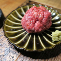 カルネジーオ イースト - 肉刺し1：栃木県産の和牛内もも