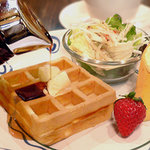 カフェ　ベリー - ワッフルで朝食！モーニングワッフル（8:00〜11:00）