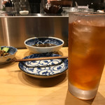 天ぷらと寿司 ミコ - 黒茶割り 518円。