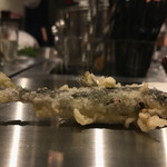 天ぷらと寿司 ミコ - 子持ち小鮎（滋賀）一本 389円。