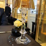 ガストロノミー ジョエル・ロブション - 綺麗に考えられた配置のテーブルの上