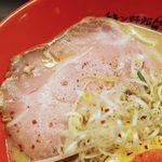 らーめんチキン野郎 - チャーシューは肩ロース辺りでレア感のある仕上がり