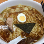 らーめんどんぐり - ワンタンめん、850円。