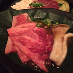 Izakaya Sanshin - 2017年9月上旬 牛肉の味噌朴葉焼き。