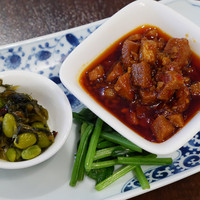 上海料理 四季陸氏厨房 - 豚肉角切りラー油炒め