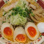 赤みそ家 - 味玉辛みそらーめん 820円