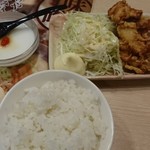 akamisoya - ごはん、唐揚げ、杏仁豆腐のセット 276円