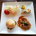 ミカりんの創作ダイニング Cafe Lin - 日替わり創作4品ランチプレート　ワンドリンク付き（パン）1,200円　2017/09