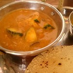 鎌倉バワン - ベジタブルカレーとサンバル。