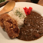 Amimekirin - ミチコの唐揚げのせキーマカレーライス
                大きな塩唐揚げがひとつ。少し甘みのあるキーマカレーもなかなか美味しい