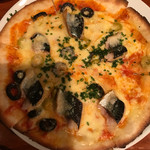 ピエーノ ヴィラ - 「炙りサンマとモッツァレラ、オリーブのピッツァ」８５０円
