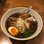 らーめん専門 やくみや - こがしねぎ濃口醤油ラーメンに味玉半分追加で