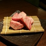 炭火焼肉 ふちおか - 中落ちカルビ(単品2000円。)脂がたまらない。