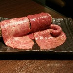炭火焼肉 ふちおか - コースの肉3種類。
      肉の味がそれぞれ違うのが分かります。食べ比べて下さい。