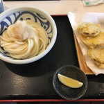 手打うどん 長谷沼 - 「しょうゆうどん 小」500円＋「いも天」130円