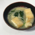 丸山吉平 - ごはん頼むと味噌汁が付いている