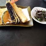 手打ちうどん さわいち - 天ぷら盛り合わせ940円