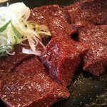 秋元屋 - 牛レバ刺