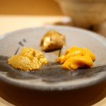 鮨 さいとう - うに食べ比べ（利尻ムラサキとバフン、愛媛赤うに）