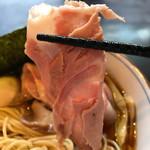 中華そば 四つ葉 - チャーシューのアップ