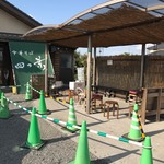 中華そば 四つ葉 - こちらに20名以上の行列が絶えず続きます。