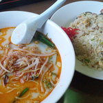 九王 - 料理写真:豚骨台湾ラーメンと炒飯のセットです。