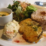 マザーエスタ - 鰆のマスタードソースとポテトサラダ、トマトとエビの茶碗蒸し