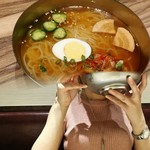 カルビ大将 - まさかの冷麺スープ直飲み
            ※本人掲載承諾ナシ