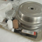 The Vantage Point - ルームサービス到着