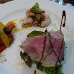 前菜からは魚、肉料理は何が出るか期待が膨らむ。