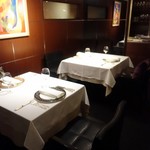 レスト ケイ ヤマウチ - 高級感ある店内