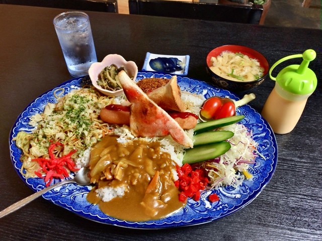 田んぼの真ん中にたたずむデカ盛り店で 炭水化物の権化たる ゴ ラのえさ たぬき食堂 松川村 By Tan 2 たぬき食堂 安曇沓掛 定食 食堂 食べログ