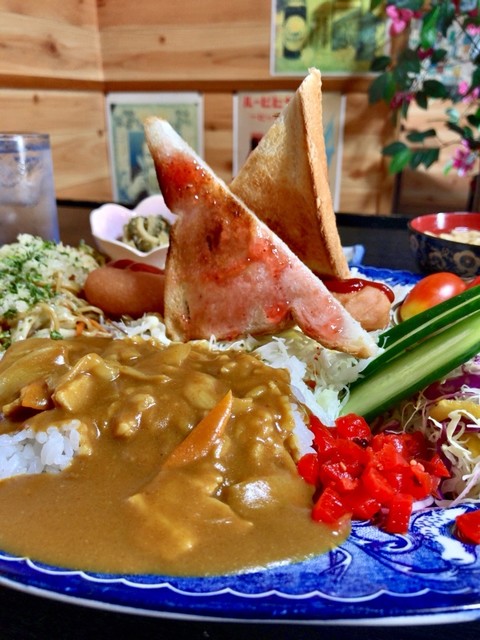 田んぼの真ん中にたたずむデカ盛り店で 炭水化物の権化たる ゴ ラのえさ たぬき食堂 松川村 By Tan 2 たぬき食堂 安曇沓掛 定食 食堂 食べログ