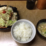 多津田食堂 - 焼肉定食(ご飯は半分ですよ）