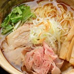 焼きあご塩らー麺 たかはし - メイン写真: