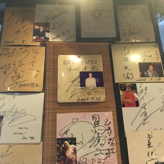 Many Korean idols and celebrities also visit our store♪