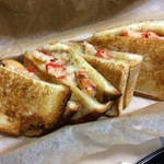 LUKE’S LOBSTER ルミネ横浜店 - 箱を開けると、艶かしい姿が